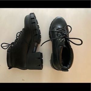 BRAND NEW BLACK TRENDY CHUNKY BOOTS